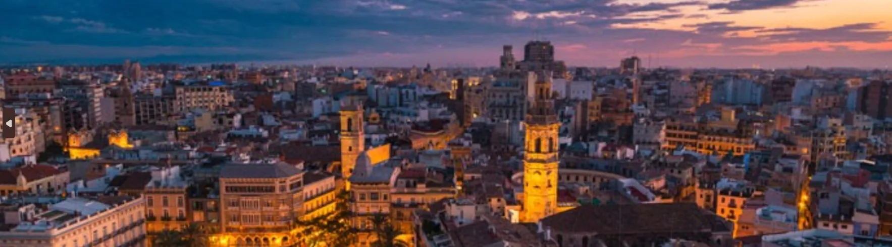 Skyline de Valencia al anochecer